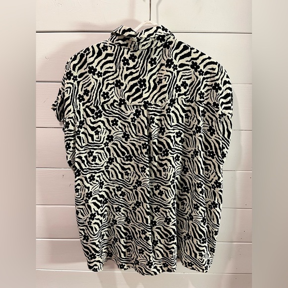 C BY ONE – Zebra & Floral Print Blouse – Approx. Size 2X - Picture 4 of 8